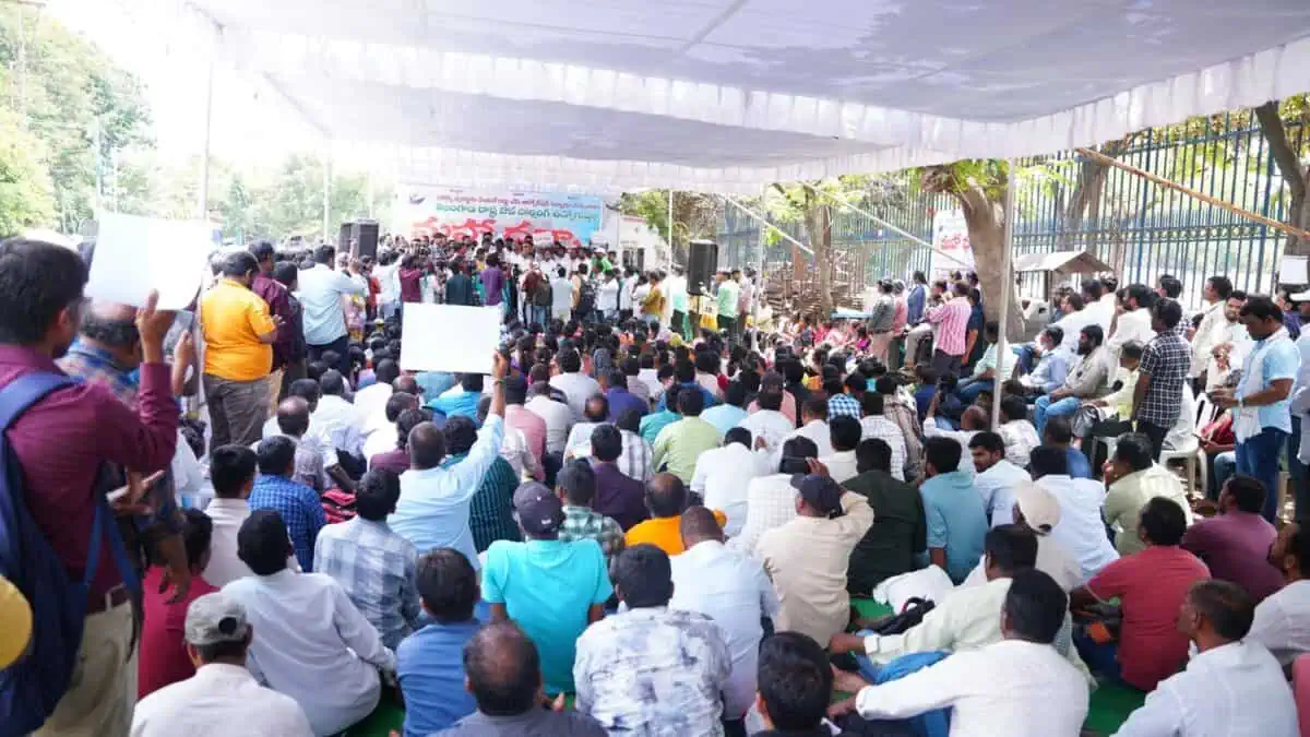 outsourcing employees protest at Indra park